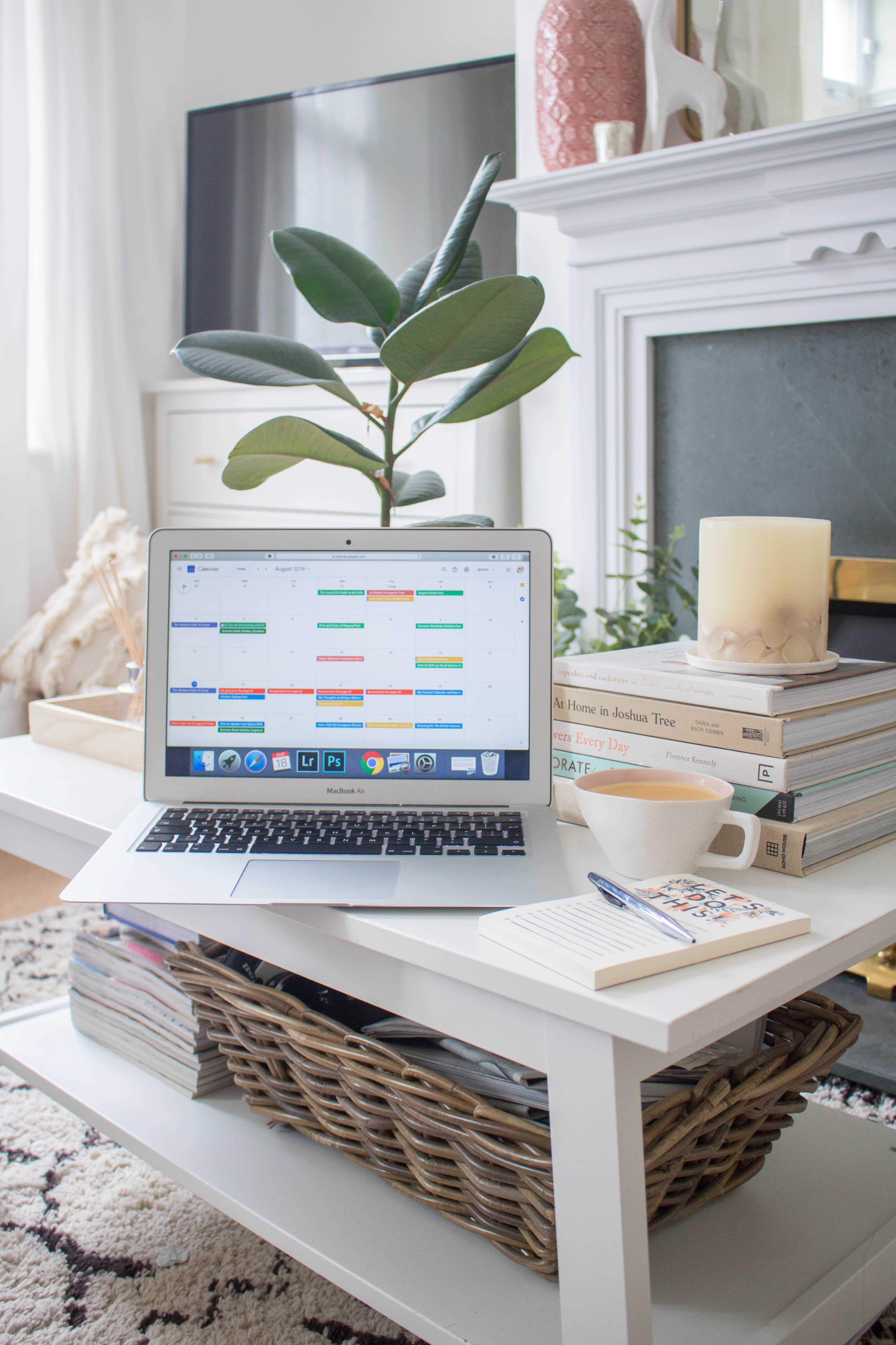 an edited lifestyle blogging content calendar